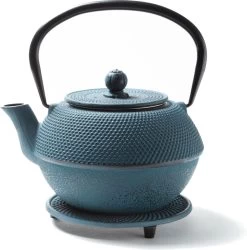 Tealøv THEE SET 1,1 LITER GIETIJZER | COMPLETE SET IN GESCHENKDOOS | Gietijzeren Theepot Met Roestvrijstalen Zeef, Gietijzeren Theekopjes En Onderzetter | In Authentiek Japanse Stijl | Arare Blauw -Kook Verkoop 1187x1200 4