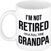 Im Not Retired Im A Full Time Grandpa Koffiemok / Theebeker - 300 Ml - Wit - Opa / Kantoorhumor / VUT / Pensioen - Grappige Cadeau Mok / Beker Voor Collega -Kook Verkoop 1200x1145 3