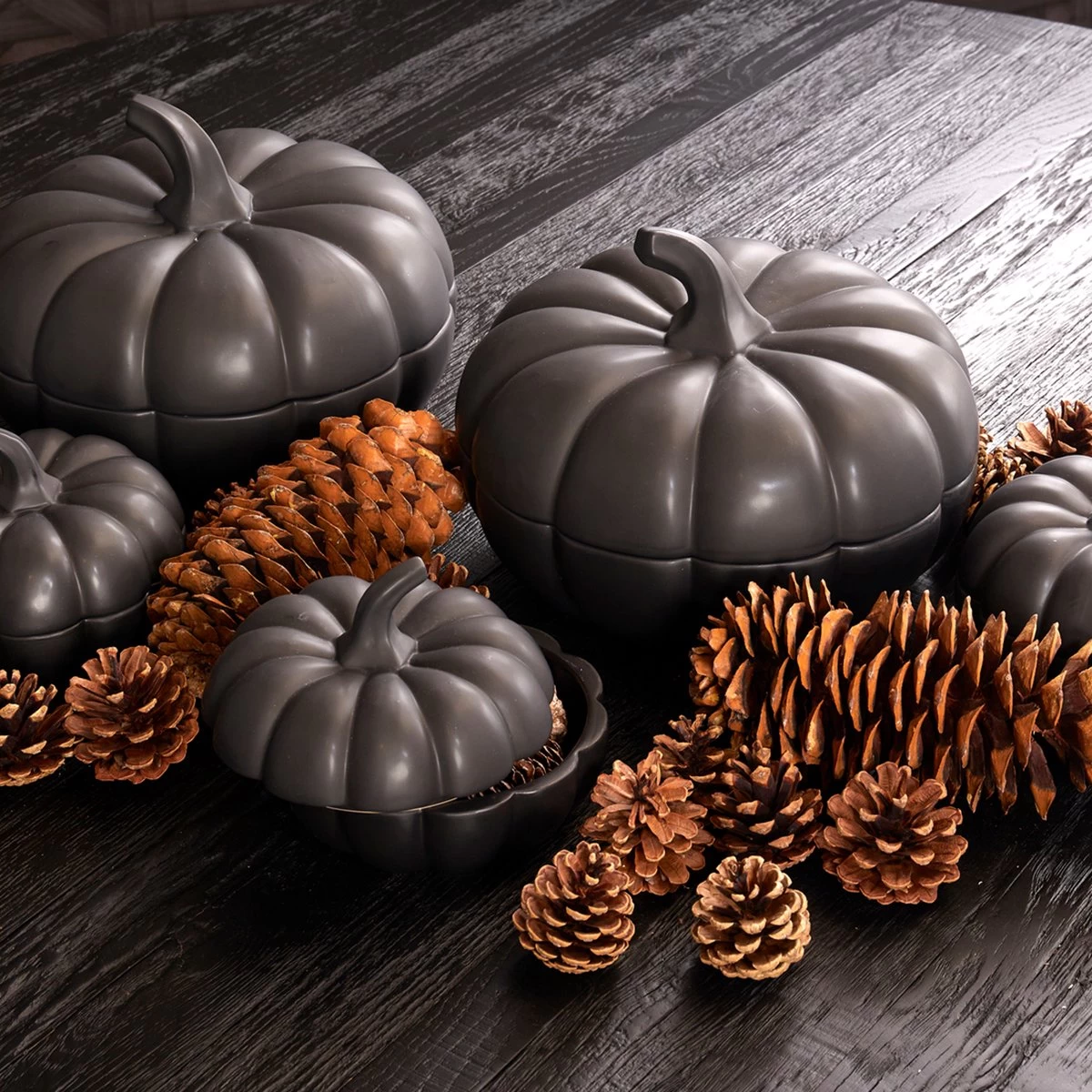 Riviera Maison Voorraadpot Met Deksel - Pumpkin Decoration Bowl - Zwart - Maat XL 6 Riviera Maison Voorraadpot Met Deksel - Pumpkin Decoration Bowl - Zwart - Maat XL - Afbeelding 4