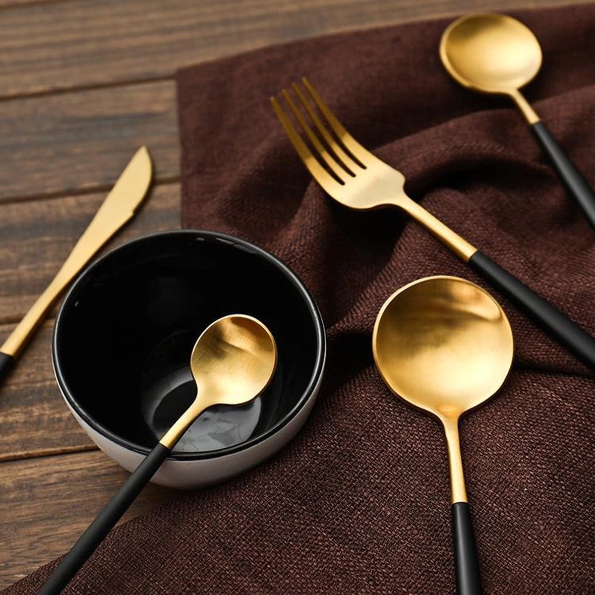 Timmers Trading Bestekset 6 Persoons - Gouden Bestek - Bestekset Goud 24 Delig - Vaatwasserbestendig 10 Timmers Trading Bestekset 6 Persoons - Gouden Bestek - Bestekset Goud 24 Delig - Vaatwasserbestendig - Afbeelding 8