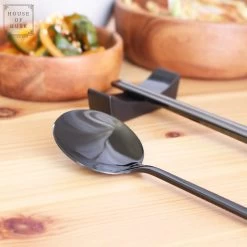 House Of Husk 1 Persoons Chopstick Set - 1 Paar Metalen Koreaanse Eetstokjes - Inclusief Eetlepel En Houder - RVS - Metaal - Eetstokjes - Koreaans - Vaatwasserbestendig - Sushi Chopsticks - Noodles - Zwart -Kook Verkoop 1200x1200 1539