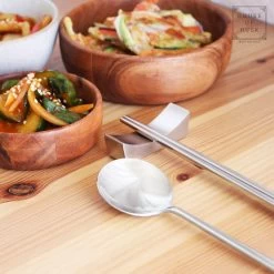 House Of Husk 1 Persoons Chopstick Lepel Set - 1 Paar Metalen Koreaanse Eetstokjes - Inclusief Eetlepel En Houder - RVS - Metaal - Eetstokjes - Koreaans - Vaatwasserbestendig - Sushi Chopsticks - Noodles - Zilver -Kook Verkoop 1200x1200 1550