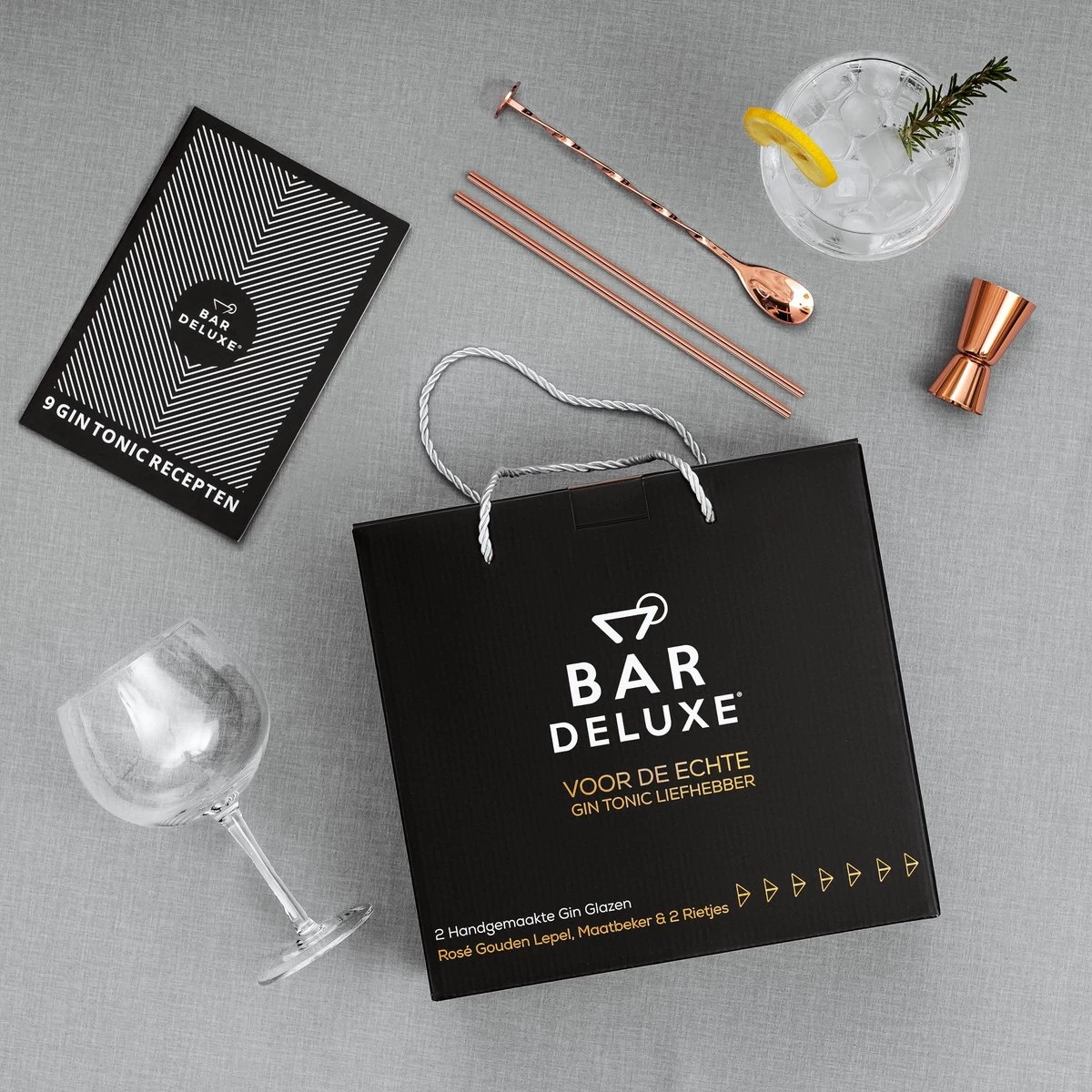 BarDeluxe® Gin Tonic Glazen - Gin Tonic Geschenkset - Handgeblazen - Gin Glazen - 2 Stuks - Gin Set - Kristal - Inclusief 2 Gin Glazen, Gin Tonic Lepel, Maatbeker, 2 RVS Rietjes & Receptenboekje 4 BarDeluxe® Gin Tonic Glazen - Gin Tonic Geschenkset - Handgeblazen - Gin Glazen - 2 Stuks - Gin Set - Kristal - Inclusief 2 Gin Glazen, Gin Tonic Lepel, Maatbeker, 2 RVS Rietjes & Receptenboekje - Afbeelding 2