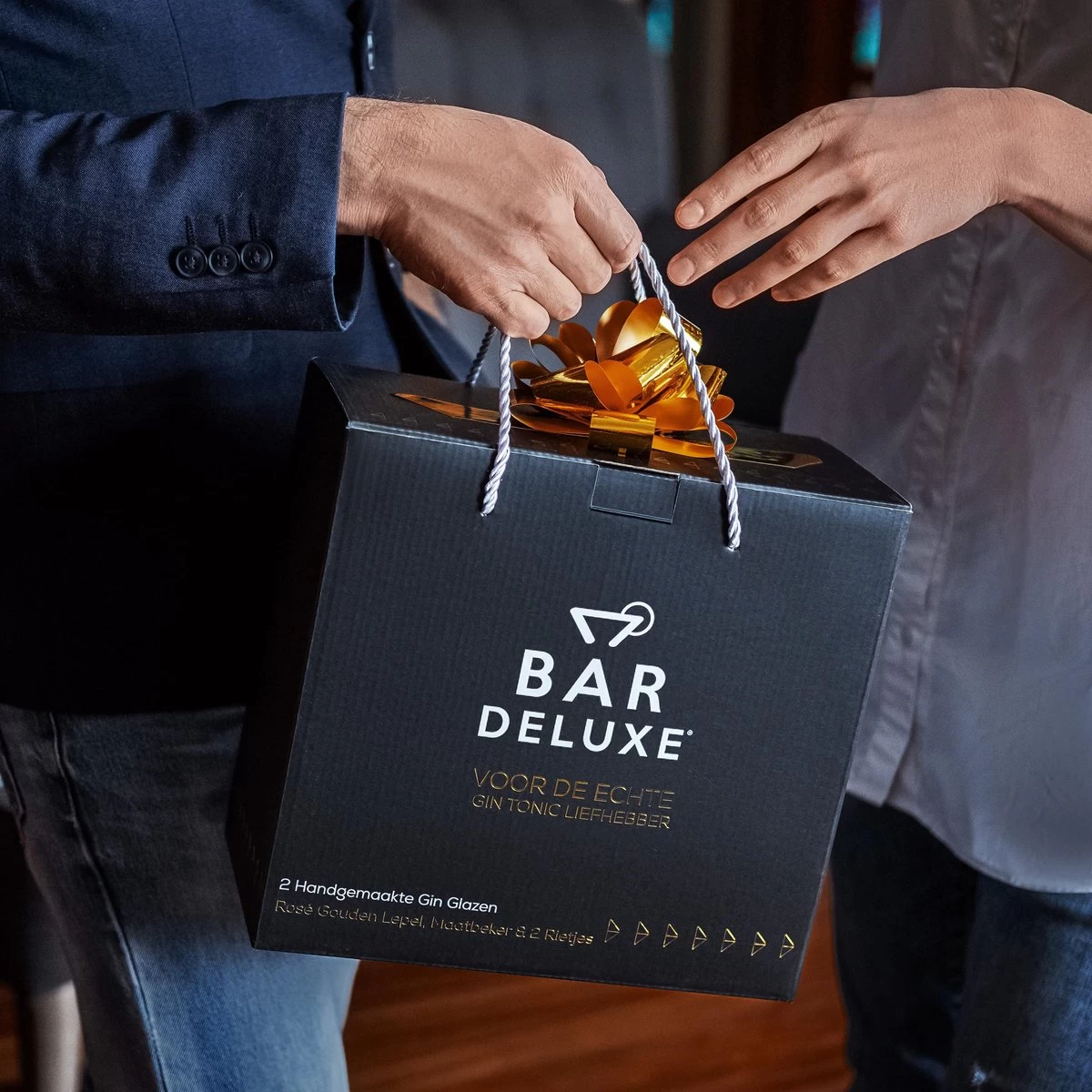 BarDeluxe® Gin Tonic Glazen - Gin Tonic Geschenkset - Handgeblazen - Gin Glazen - 2 Stuks - Gin Set - Kristal - Inclusief 2 Gin Glazen, Gin Tonic Lepel, Maatbeker, 2 RVS Rietjes & Receptenboekje 7 BarDeluxe® Gin Tonic Glazen - Gin Tonic Geschenkset - Handgeblazen - Gin Glazen - 2 Stuks - Gin Set - Kristal - Inclusief 2 Gin Glazen, Gin Tonic Lepel, Maatbeker, 2 RVS Rietjes & Receptenboekje - Afbeelding 5