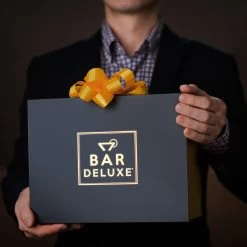 BarDeluxe® Whiskey Glazen - Whiskey Set - 4 Stuks - Whiskeyglazen - Whiskey Cadeauset - Handgemaakt - 100% Kristal - Whiskey Gift Set - Inclusief Unieke IJsblokjesvorm & Luxe Bewaardoos -Kook Verkoop 1200x1200 1876