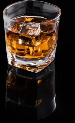 VDN Donella Whiskey Glazen Set Handgeblazen - 4 Whiskeyglazen – Tumbler - Loodvrij Kristal Glas -Kook Verkoop 735x1200 2