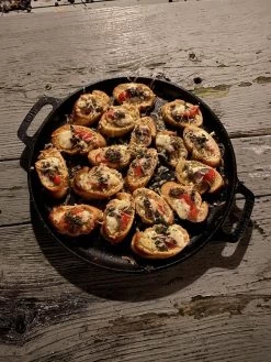 Valhal Outdoor Skillet / Plancha / Koekenpan - Gietijzer - Diameter 35cm, Twee Handvatten, VH35F -Kook Verkoop 900x1200 10